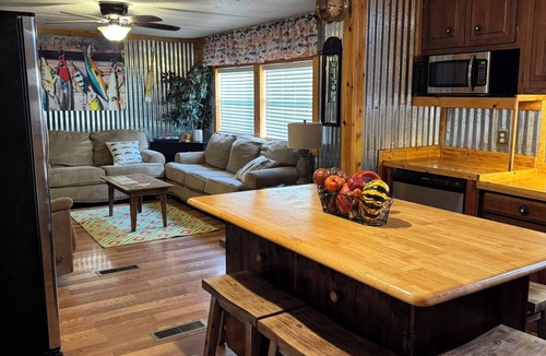 Gordon House | Reel Life Rentals -Dock Holiday -Waterfront - 30 min from Pinto Mtns State Park