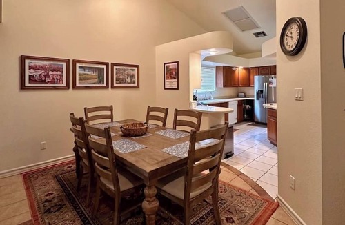 Las Cruces House | Relax & feel at home in this central location 3/2