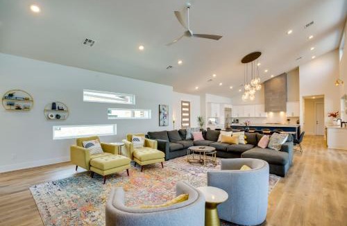 Malakoff House | Relax Fireside! Waterfront Family Home in Malakoff