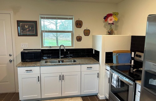 Paige Cabin | Relax & Recharge in Paige, Tx - 15 Acres, Fishing, and Farm Animals Await
