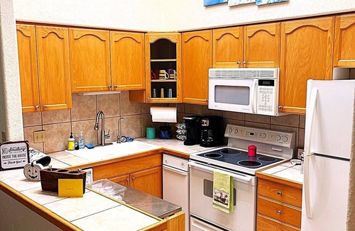 Alto Condo | Relax with the whole family or group of friends at this cozy Behr Hideout!