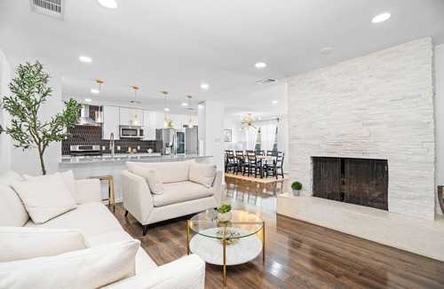 Vance Jackson House | Relaxed Luxury Pet Friendly Home w/Pool & Backyard Lounge in San Antonio, Tx