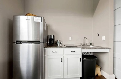 Dripping Springs Cottage | Relaxing Accessible Cottage with Outdoor Fireplace for a Peaceful Getaway near Austin, Texas
