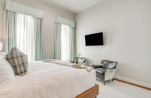 Granbury Hotel | Relaxing Hotel in Granbury Texas on the Historic Granbury Square