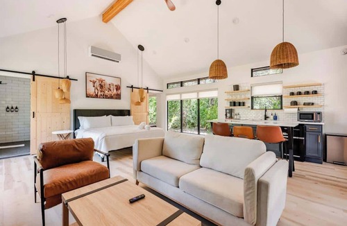 Cedar Creek Cabin | Relaxing Ranch, Friendly Animals, Modern Stay