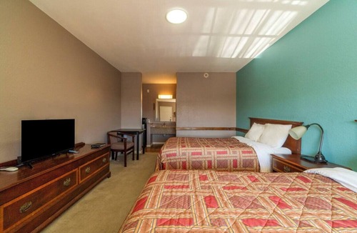 Sweet Home Hotel | Relaxing Room near Yoakum Municipal Airport & Yoakum Heritage Museum