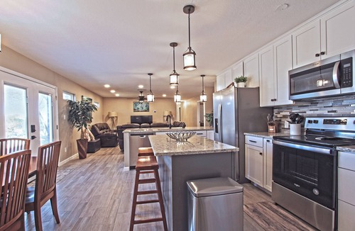Carlsbad House | Remodeled 6 Bed, 5 bath on 15 acres! Owned and Operated by a Premier Host!