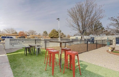 Pueblo Alto Apartment | Remodeled Courtyard Apt w/King Bed, In-Unit W&D