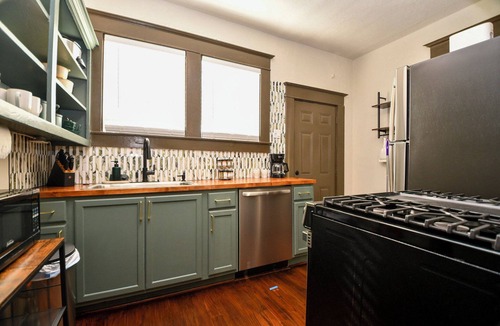 Greater Heights House | Remodeled historic 2/1 in the greater Heights. 27" Monitor/desk, and fenced.