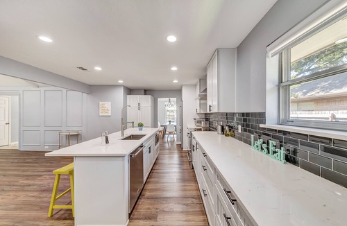 Northeast Carrollton House | Remote work, Near Highways, King bed, Family-friendly, Games, Foosball, Grill
