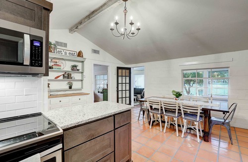 McQueeney House | Rennovated Farmhouse Lake McQueeney Cove