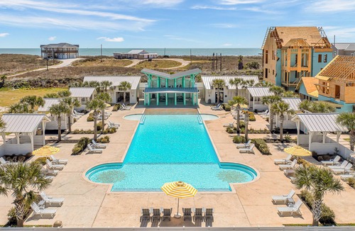 Port Aransas Cabin | Resort Style Pools, Golf Cart Boardwalk to the Beach