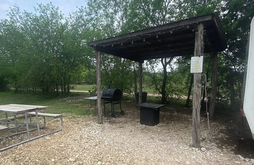 Rio Frio House | RIO FRIO SUNSET GLAMPER-nAFFORDABLE, CLEAN, CLOSE TO GARNER ST. PARK& FRIO RIVER