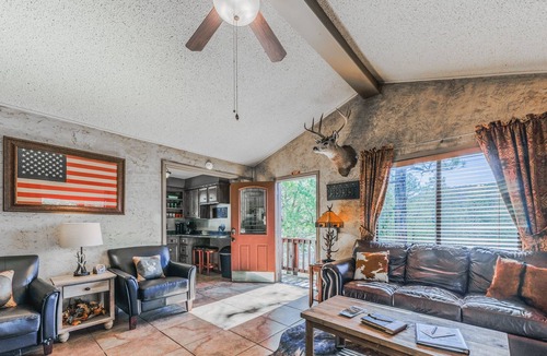 Ruidoso Cabin | River Ridge Retreat Pet Friendly | Secluded Ridge-Top Escape w/Sunroom & Starry Hot Tub Nights