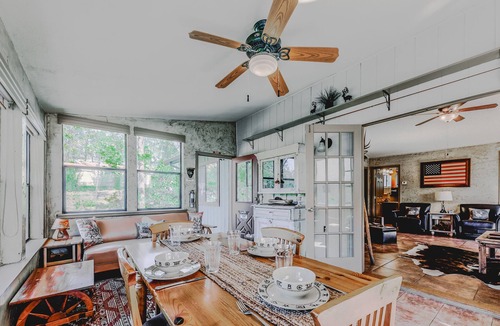 Ruidoso Cabin | River Ridge Retreat Pet Friendly | Secluded Ridge-Top Escape w/Sunroom & Starry Hot Tub Nights