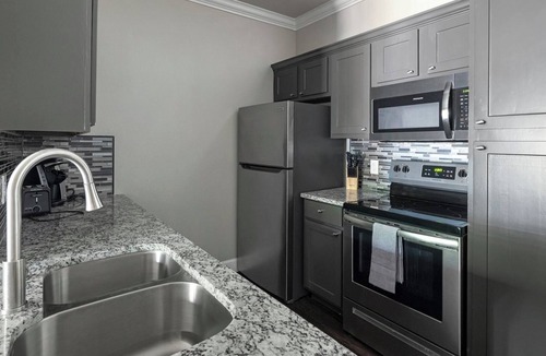 Riverpark West Apartment | RiverPark 1BD 5 - One Bedroom Apartment, Sleeps 2