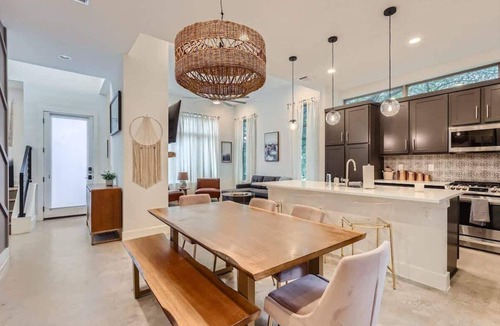 Jonestown House | Roaring Hills Modern Contemporary