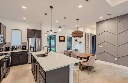 Jonestown House | Roaring Hills Modern Contemporary