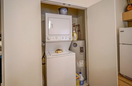 University Heights Apartment | Rockin' Studio in Bricklight District, walk to UNM