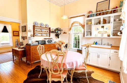 Chappell Hill Cottage | Romantic Historic Farmhouse - Pond - Porch - Fenced - 8 Miles to Brenham