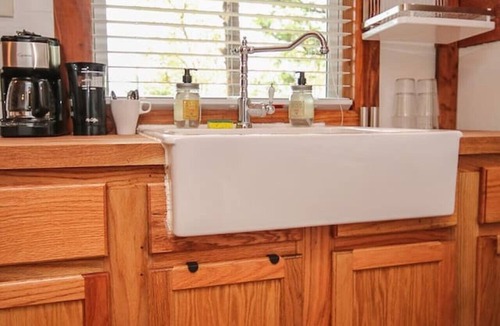 Flint Cabin | Romantic Innisfree Cottage w/Lakeview & Firepit!