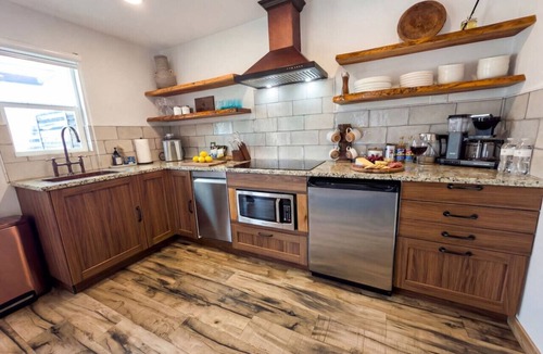 Wimberley Cabin | Romantic Tiny Luxury Retreat w/hot tub, sauna & outdoor shower in Wimberley/10 acres