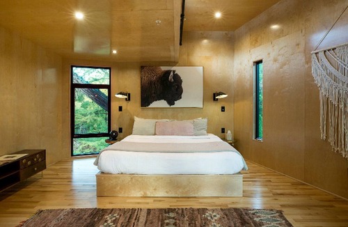 Spicewood Cabin | Romantic Tree House Rental with Soaking Tub near Austin in Spicewood, Texas
