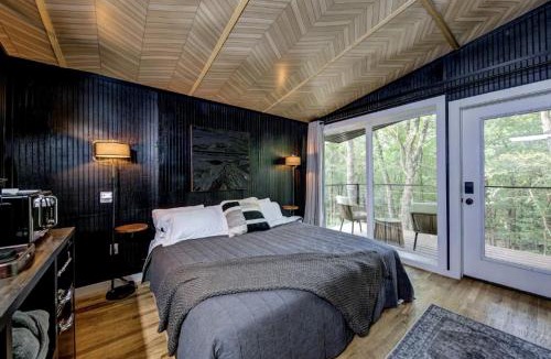 Alvord House | Romantic Woodland Cabin Hideaway Near the Lake in Scenic Texas Countryside