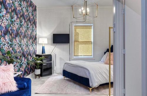 Galveston Hotel | Room 2 Oleander Hotel Walk to Cruise Terminal, Restaurants & The Strand