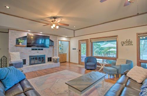 Berryville House | Roomy Texas Lake Retreat w/Private Boat Ramp