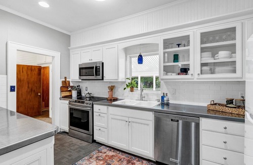 Glen Rose House | Rose Cottage on the River. Steps from Glen Rose Square and in the Paluxy