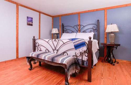 Round Top Bed & Breakfast | Round Top Hotel