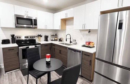 Knox - Henderson Apartment | Royal Flush Casino Escape Modern Luxury Getaway