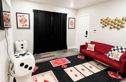 Knox - Henderson Apartment | Royal Flush Casino Escape Modern Luxury Getaway