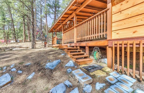 Ruidoso Cottage | Ruidoso Cabin w/Hot Tub - 2 Mi to Grindstone Lake