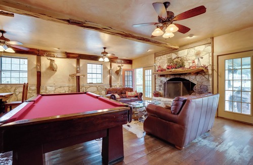 Tarpley Villa | Rural Texas Villa w/Hot Tub - Horses Welcome!