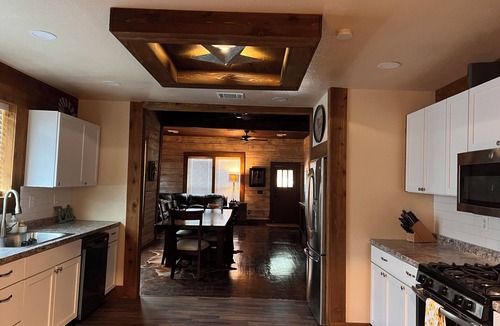 Handley House | Rustic 4 bdrm in Historic area of Fort Worth near Arlington Stadium