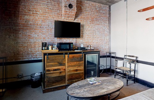 Silverton House | Rustic Modern Suite with Free WiFi, Kitchenette, & Views