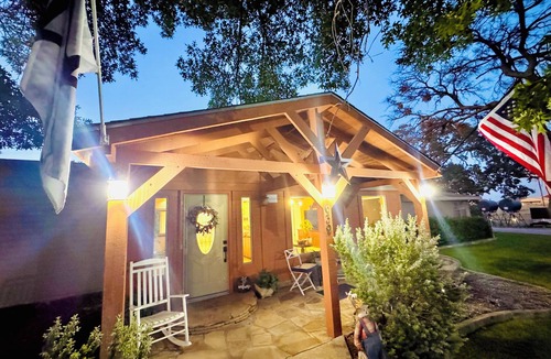 Azle House | Rustic Texas Getaway Private 2-Suite Hacienda Near Eagle Mountain Lake