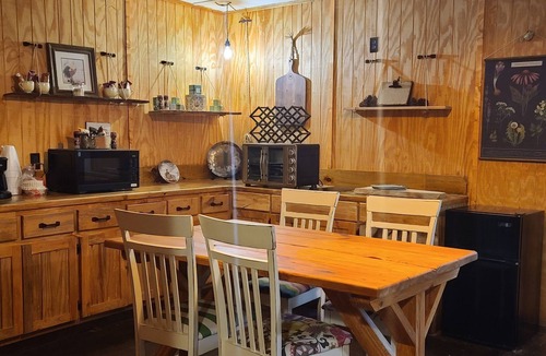 Mineola Cabin | Rustic Western Bath House in East Texas Piney Woods, Honeymoon, Weddings, Venues