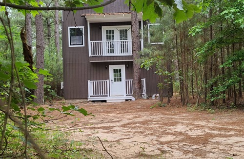 Mineola Cabin | Rustic Western Bath House in East Texas Piney Woods, Honeymoon, Weddings, Venues