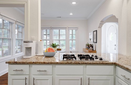 Monte Vista Cottage | San Antonio Historic cottage 10 minutes from downtown & Airport