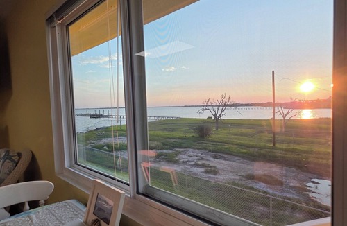 Dickinson House | San Leon, Galv Bay- 300' Private Pier w/Green Fishing Lights! Immaculate home!
