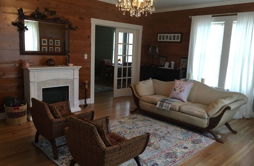 Carmine Bed & Breakfast | Savanna Room