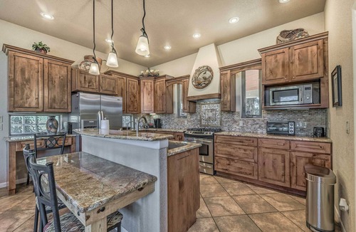 Ruidoso House | Scenic Ruidoso Home w/Large Deck + Hot Tub!
