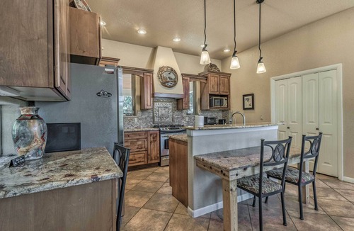 Ruidoso House | Scenic Ruidoso Home w/Large Deck + Hot Tub!