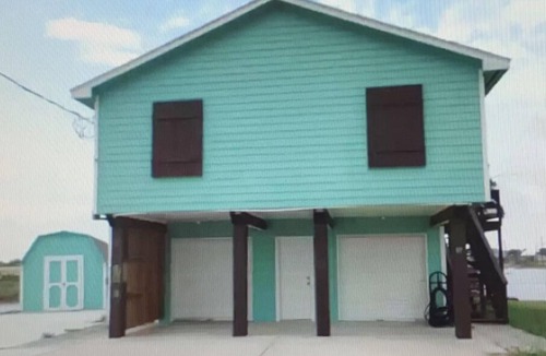 Port Alto House | Scenic views and lots of room for big families!