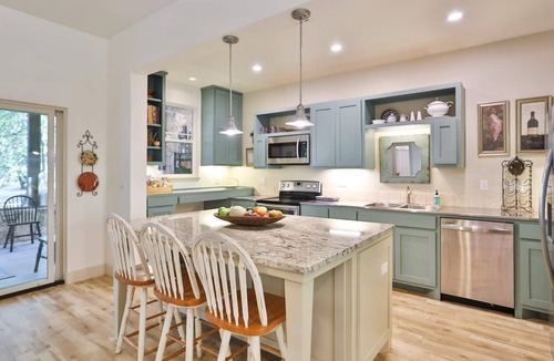 Kerrville House | Secluded cottage close to town with firepit