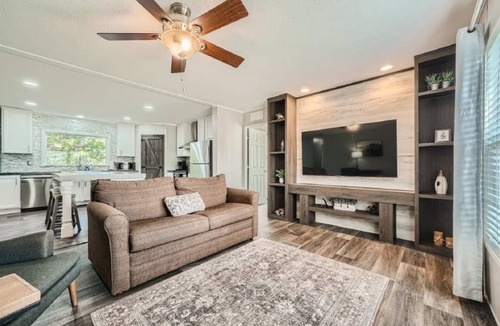 Cedar Creek House | Secluded Country Home on 15 Acres with a BBQ and Upscale Kitchen. Close to COTA and the Airport.