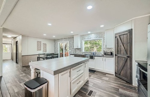 Cedar Creek House | Secluded Country Home on 15 Acres with a BBQ and Upscale Kitchen. Close to COTA and the Airport.